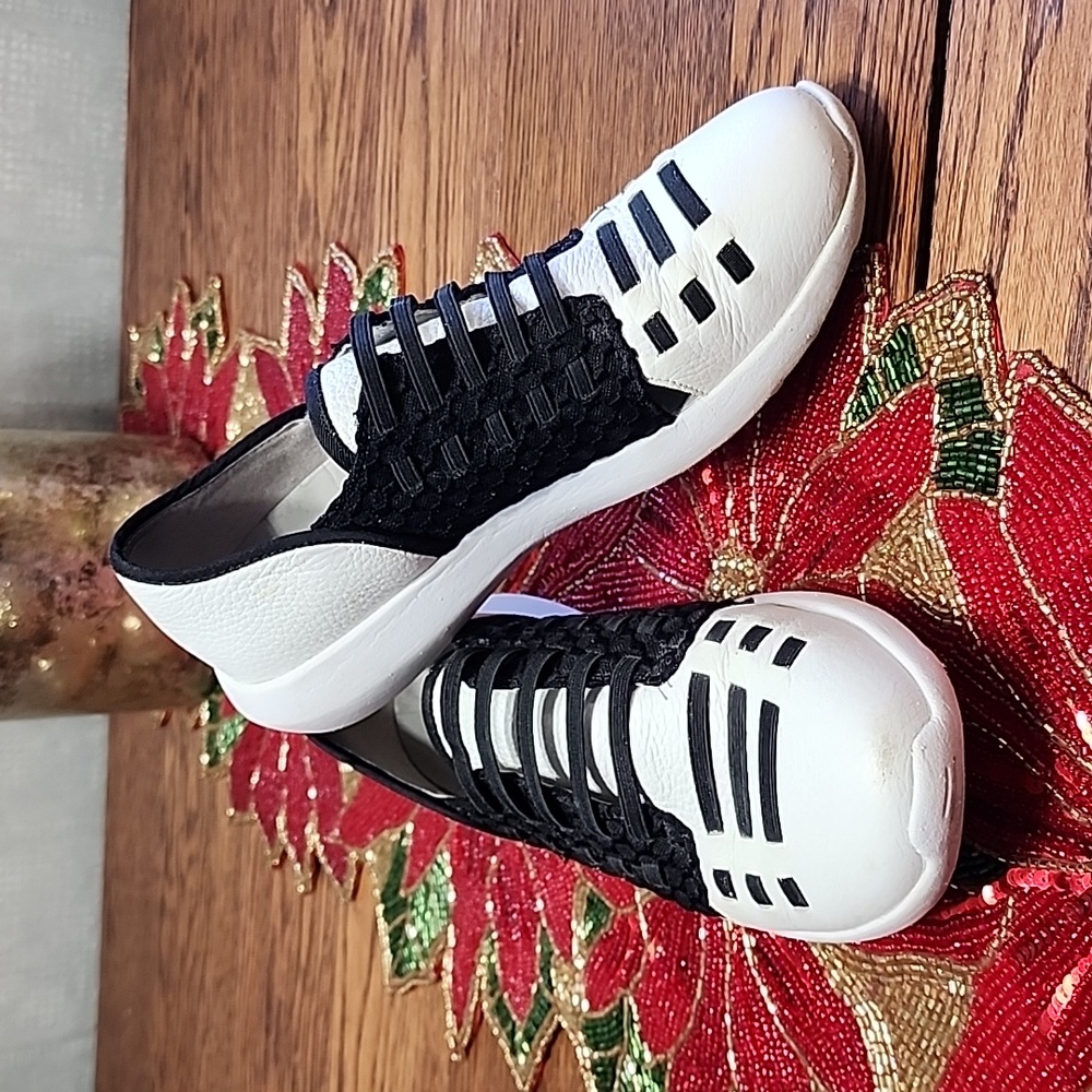 Lori Goldstein brand Tennis shoes